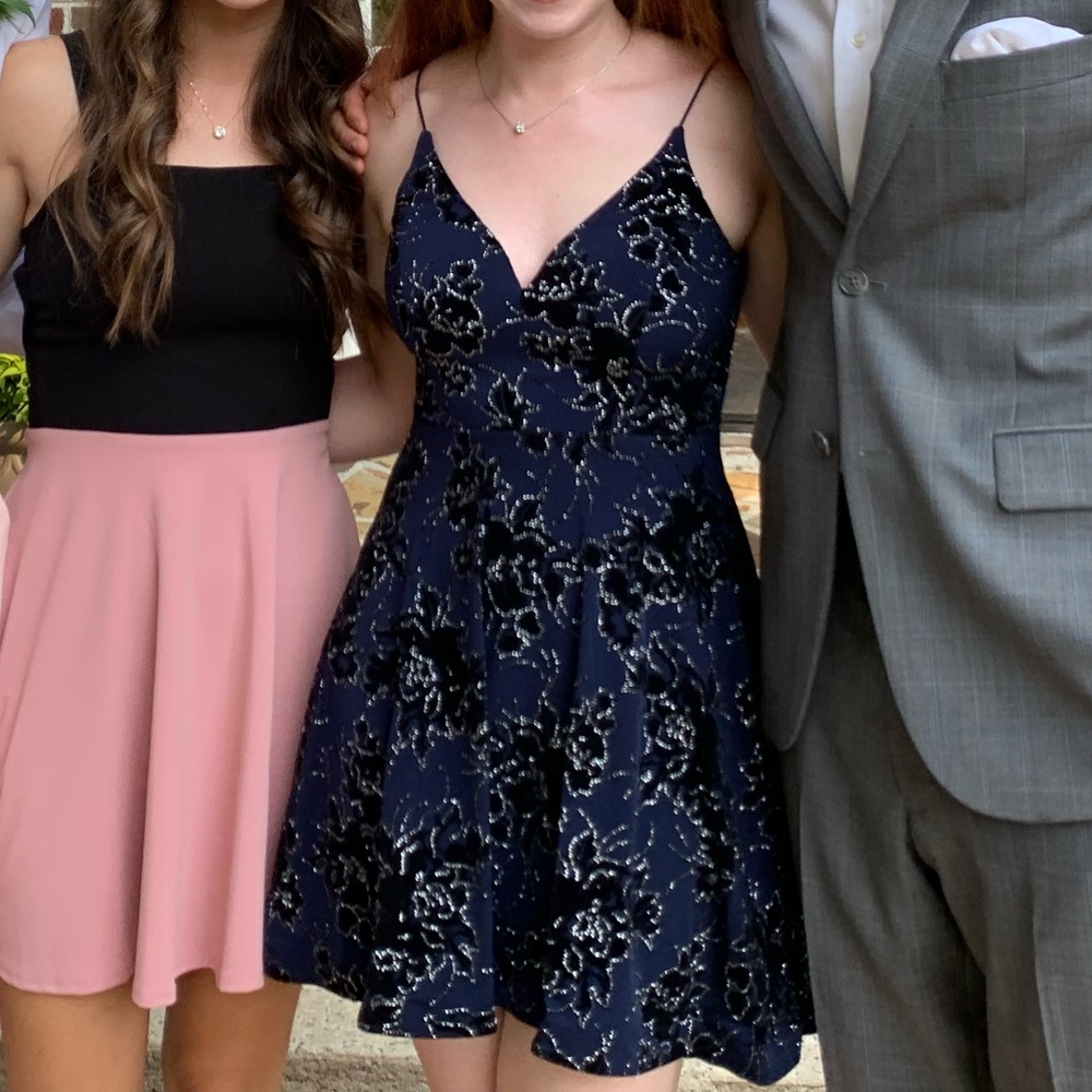 Formal Dress - Picture 2 of 4